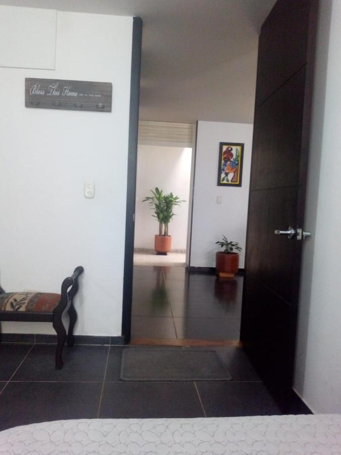 Alojamiento "Como En Casa" Cerca Al Aeropuerto!! ボゴタ エクステリア 写真